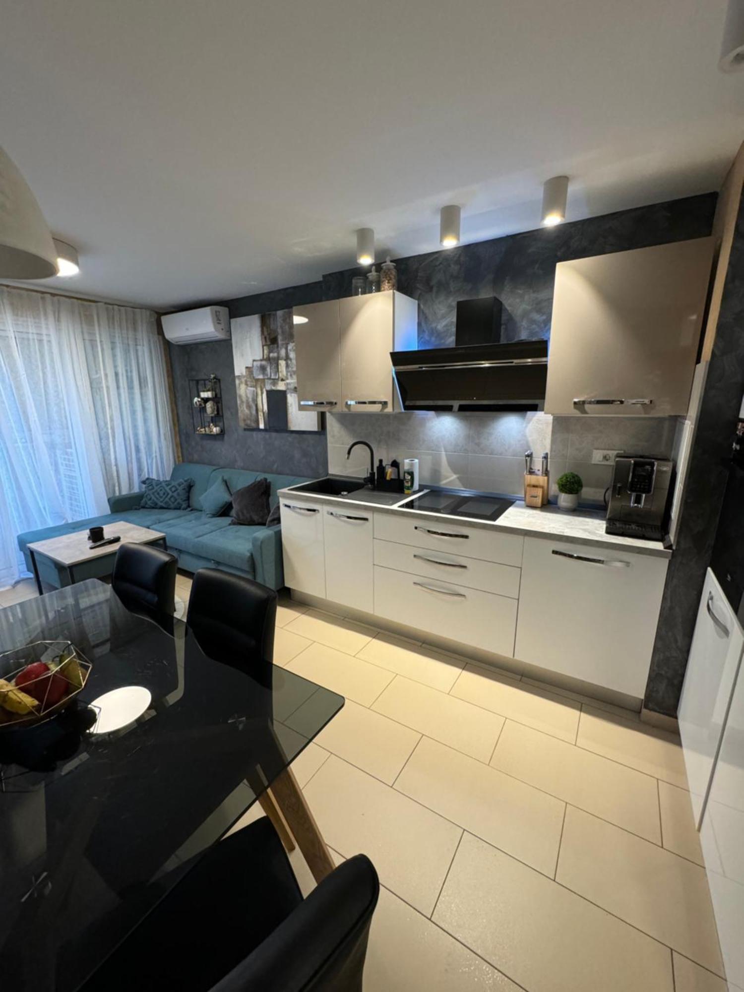 Apartment Astra With Private Parking 斯普利特 外观 照片